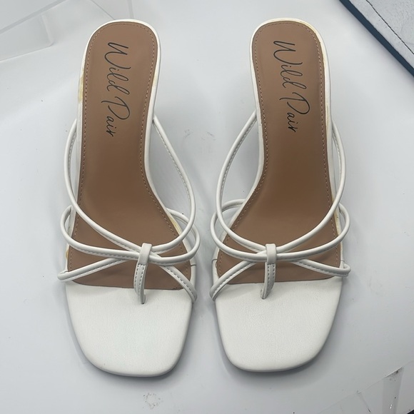 Wild Pair Lolaa White Strappy Slip on thong sandals, size 7 - Picture 4 of 7